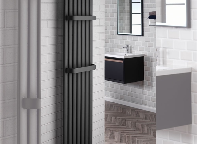 Vertical radiator towel discount bar